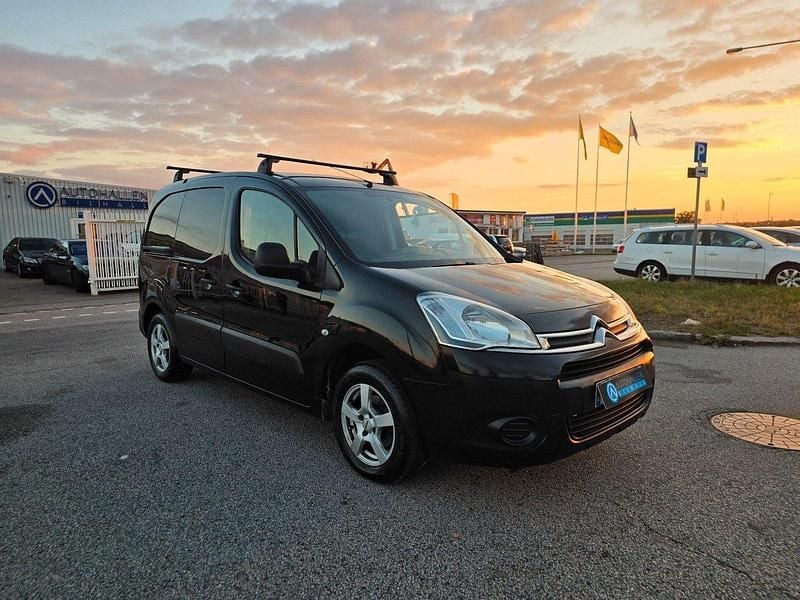 Flerfärgad (svartmet) Begagnad 2013 Citroën Berlingo Minibuss | 57 900 kr (Marknadspris) - Bild 1/4