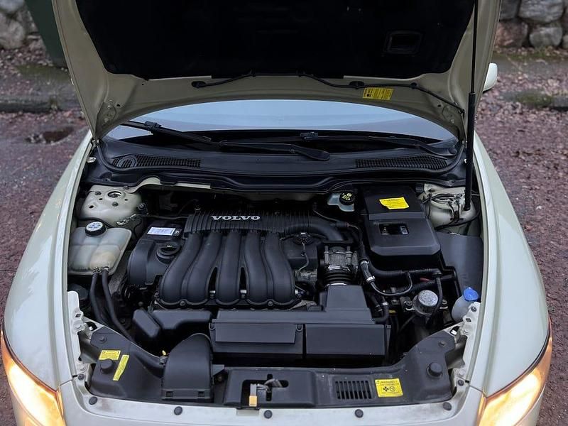 Begagnad 2004 Volvo S40 Sedan | 24 900 kr (Dyr) - Bild 1/4