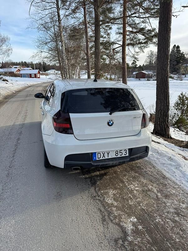 Begagnad BMW 118 143 HK (105 kW) 2009 Halvkombi
