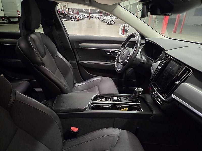 Begagnad Volvo V90 Momentum 190 HK (139 kW) 2018 Vit Kombi