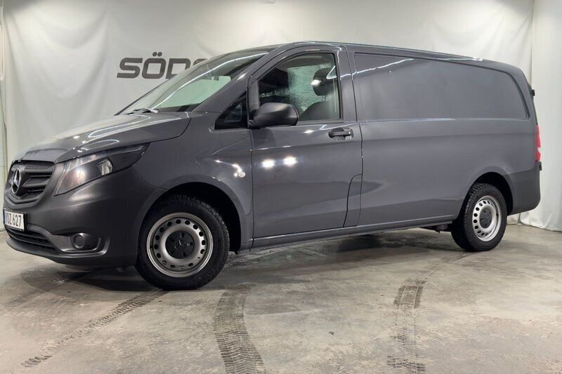 Grå Begagnad 2021 Mercedes Vito Minibuss | 259 900 kr - Bild 1/4