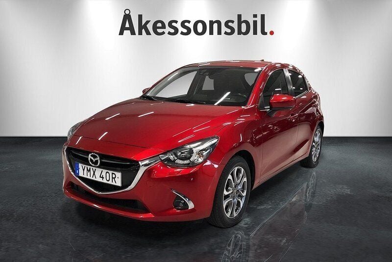 Soul red metallic Begagnad 2018 Mazda 2 Optimum Halvkombi | 139 000 kr (Bra pris) - Bild 1/4