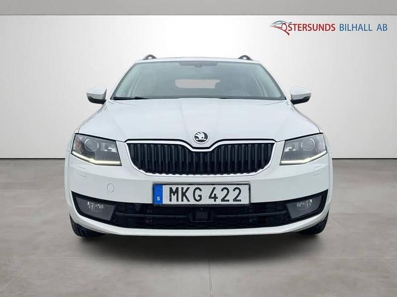 Begagnad Skoda Octavia 105 HK (77 kW) 2014 Vit Kombi