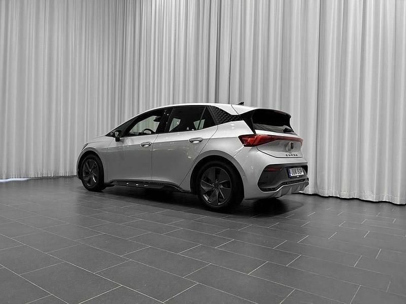 Begagnad Cupra Born 150 kW (204 HK) 2022 Silver Halvkombi