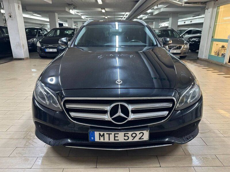 Svart Begagnad 2017 Mercedes E220 Kombi | 149 000 kr - Bild 1/4