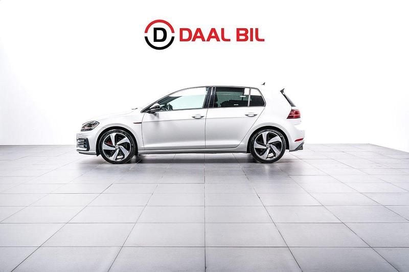 Vit Begagnad 2017 VW Golf VII GTI Halvkombi | 249 700 kr (Marknadspris) - Bild 1/4