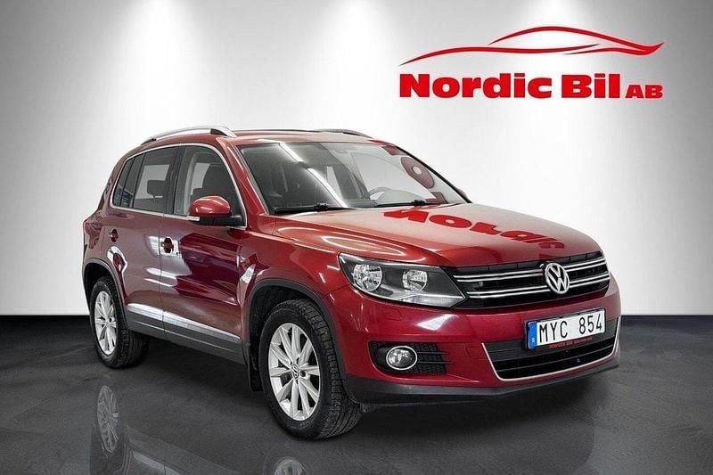 Röd Begagnad 2013 VW Tiguan Sportline SUV | 99 900 kr (Bra pris) - Bild 1/4