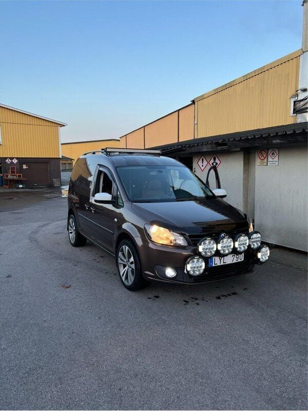 Brun Begagnad 2012 VW Caddy Minibuss | 119 000 kr (Dyr) - Bild 1/4