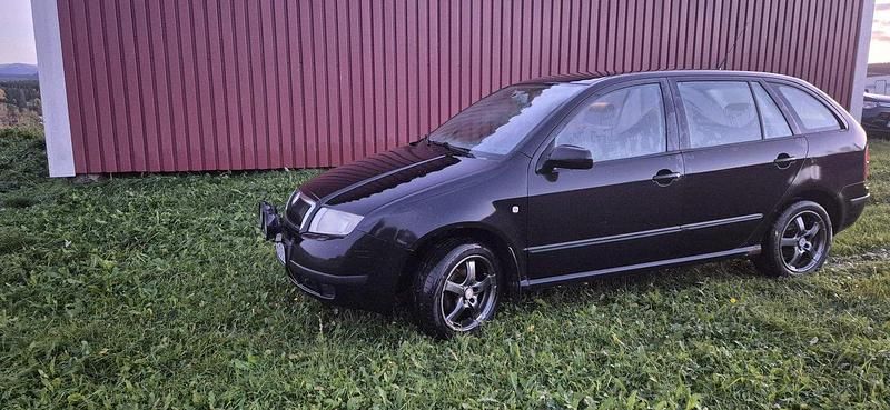 Svart Begagnad 2001 Skoda Fabia Halvkombi | 3 000 kr - Bild 1/3