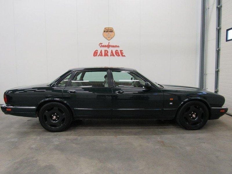 Begagnad Jaguar XJ 241 HK (177 kW) 1996 Mörkgrön (grön) Sedan