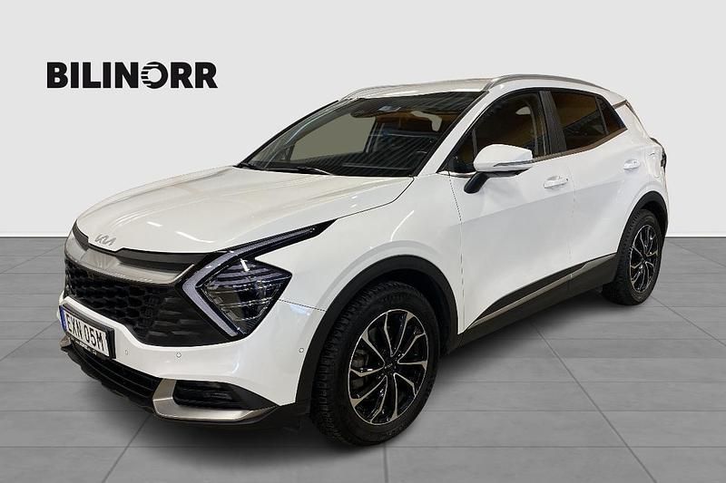 Vit Begagnad 2022 Kia Sportage SUV | 309 900 kr (Superpris) - Bild 1/4