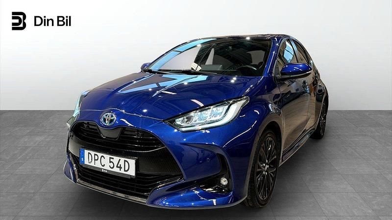 Mörkblå Begagnad 2021 Toyota Yaris Style Halvkombi | 219 900 kr (Lite dyr) - Bild 1/4