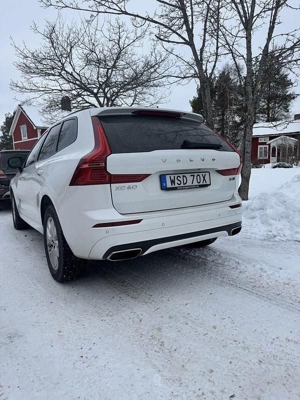 Begagnad Volvo XC60 R-Design 197 HK (144 kW) 2021 Vit SUV
