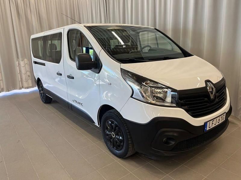 Vit Begagnad 2019 Renault Trafic Minibuss | 189 900 kr (Dyr) - Bild 1/4
