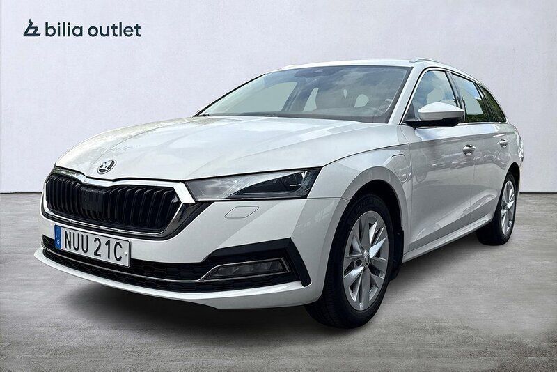 Vit Begagnad 2022 Skoda Octavia Style Kombi | 269 900 kr (Marknadspris) - Bild 1/4