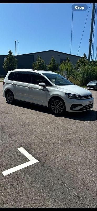 Vit Begagnad 2020 VW Touran R-line Minibuss | 299 800 kr (Marknadspris) - Bild 1/4