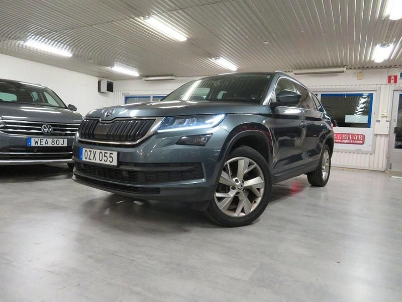 Grå Begagnad 2018 Skoda Kodiaq Business Line SUV | 269 900 kr (Marknadspris) - Bild 1/4