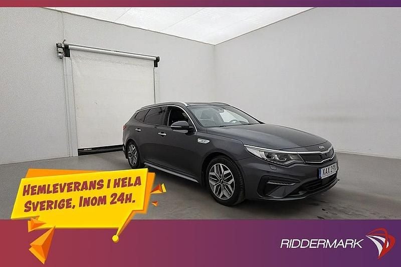 Grå Begagnad 2019 Kia Optima Hybrid Sport Sedan | 164 700 kr (Marknadspris) - Bild 1/3