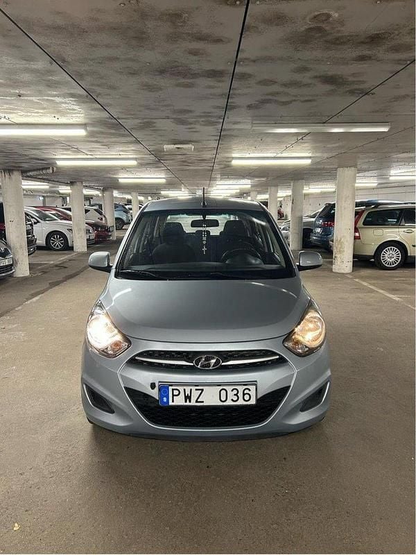 Silver Begagnad 2011 Hyundai i10 Halvkombi | 50 000 kr (Marknadspris) - Bild 1/4