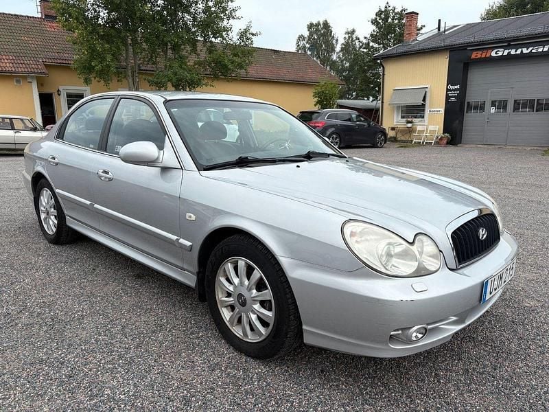 Silver Begagnad 2003 Hyundai Sonata Sedan | 39 900 kr - Bild 1/4