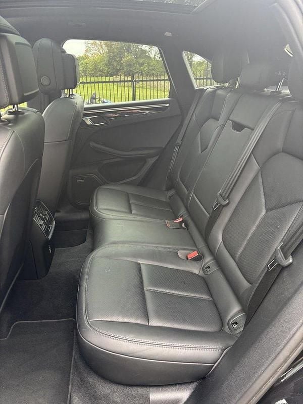 Svart Begagnad 2021 Porsche Macan S SUV | 485 000 kr (Superpris) - Bild 1/4