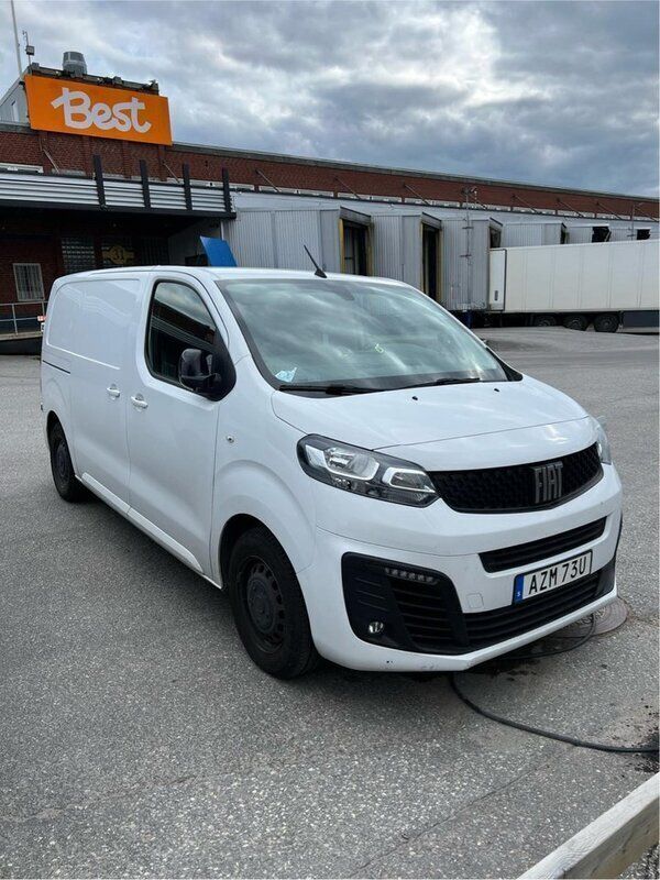 Vit Begagnad 2022 Fiat e-Scudo L2 75 kWh Minibuss | 269 900 kr - Bild 1/4