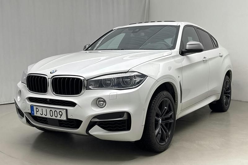 Vit Begagnad 2017 BMW X6 M50 Shadowline SUV | 400 000 kr - Bild 1/4