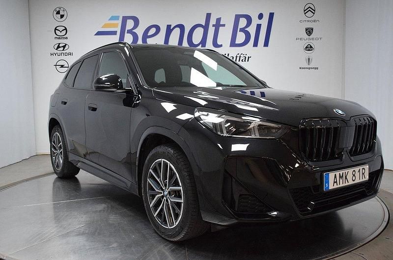 Svart Begagnad 2024 BMW X1 M Sport SUV | 439 500 kr (Dyr) - Bild 1/3