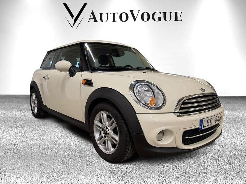 Vit Begagnad 2013 Mini Cooper D Halvkombi | 94 900 kr (Marknadspris) - Bild 1/4