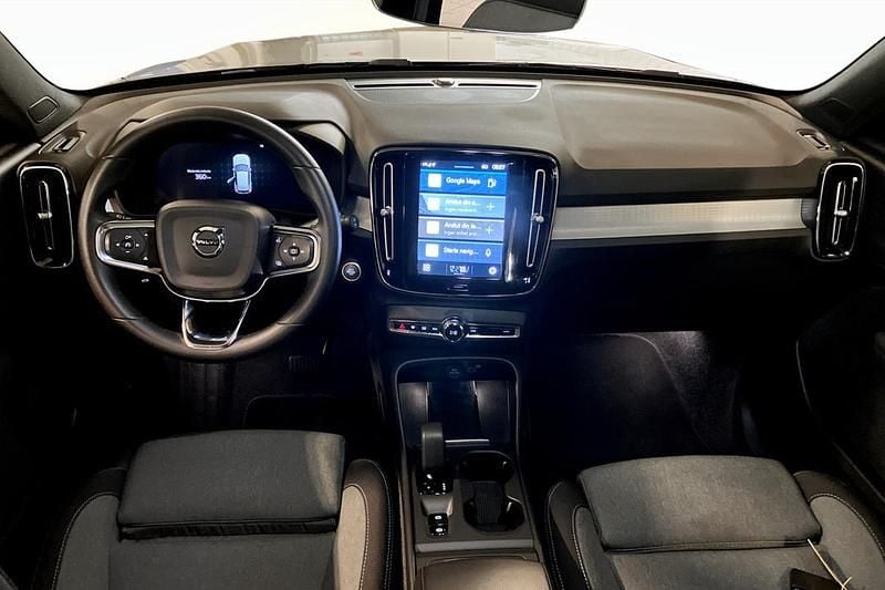 Begagnad Volvo XC40 Core 165 HK (121 kW) 2023 Grå SUV