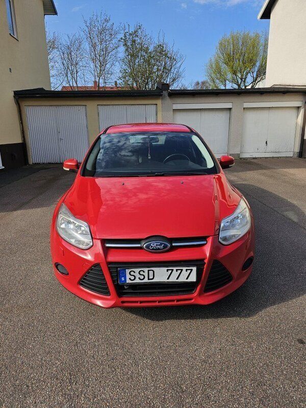 Röd Begagnad 2012 Ford Focus Trend Kombi | 37 999 kr (Marknadspris) - Bild 1/4