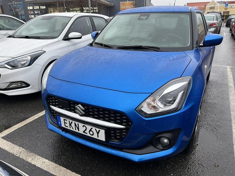 Blå Begagnad 2021 Suzuki Swift Halvkombi | 137 000 kr (Superpris) - Bild 1/4