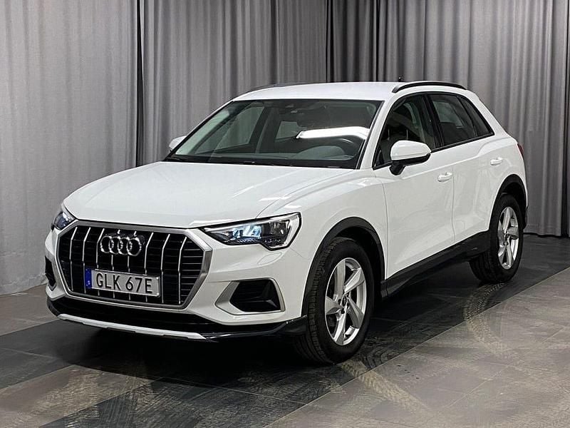 Vit Begagnad 2023 Audi Q3 Advanced SUV | 319 900 kr (Marknadspris) - Bild 1/4