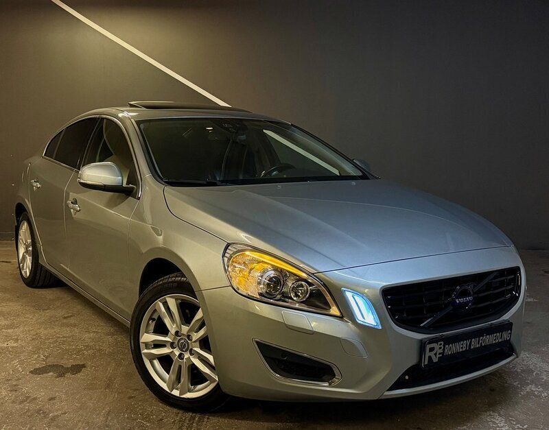 Begagnad Volvo S60 Summum 116 HK (85 kW) 2011 Silver Sedan