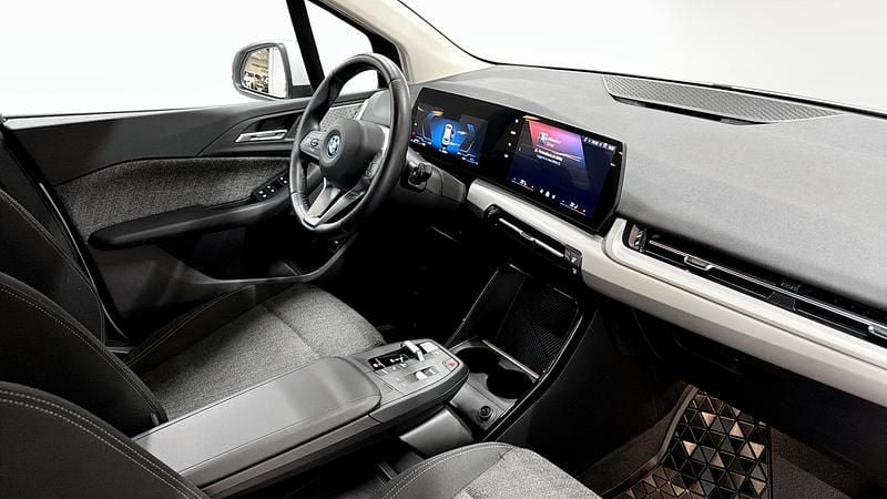 Begagnad BMW 225 Active Tourer Shadowline 2024 Vit Minibuss