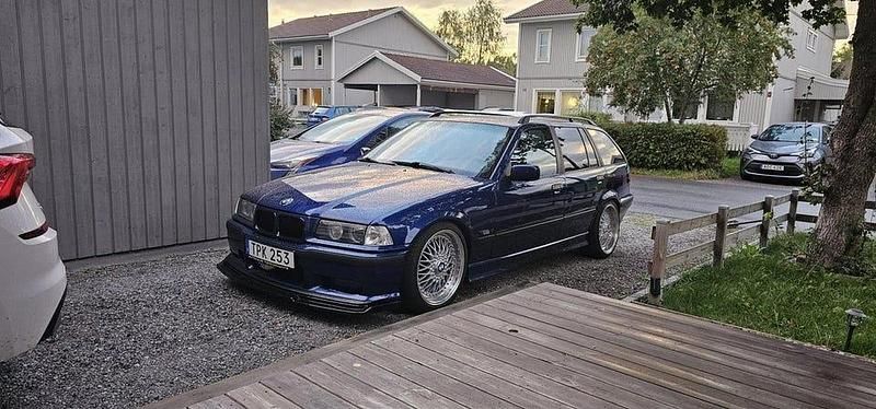 Begagnad 1995 BMW 328 Kombi | 199 990 kr - Bild 1/4