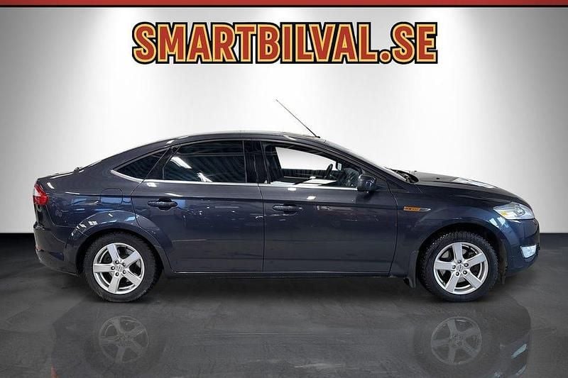 Begagnad Ford Mondeo Titanium 140 HK (102 kW) 2010 Grå Halvkombi