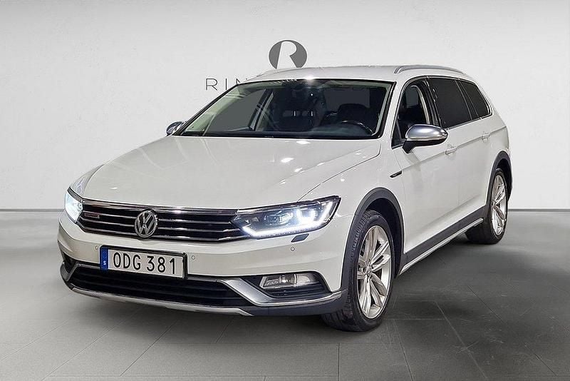 Vit Begagnad 2016 VW Passat Alltrack GTS Kombi | 144 900 kr (Bra pris) - Bild 1/3