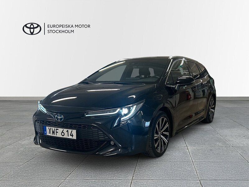 Svart Begagnad 2022 Toyota Corolla Style Kombi | 258 900 kr (Marknadspris) - Bild 1/4