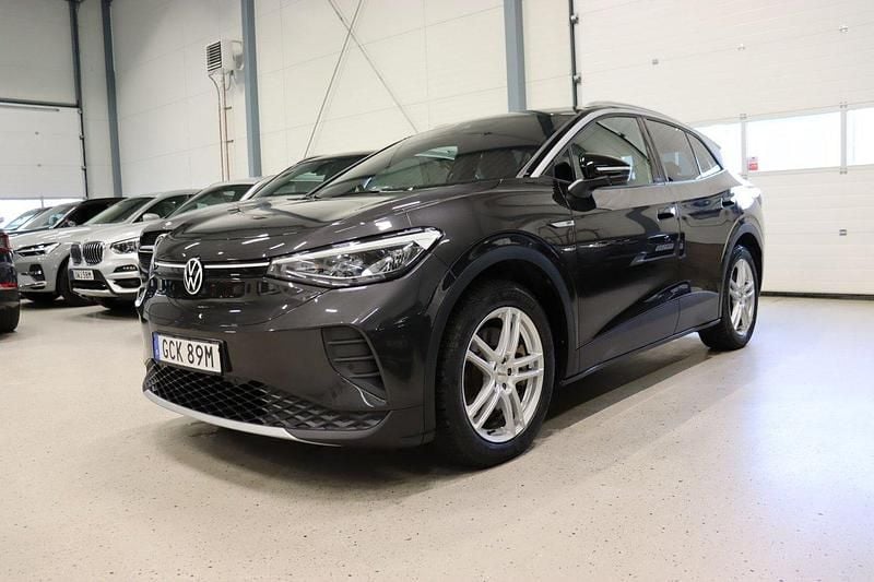 Mörkgrå Begagnad 2021 VW ID.4 Pro Performance SUV | 294 600 kr (Marknadspris) - Bild 1/4