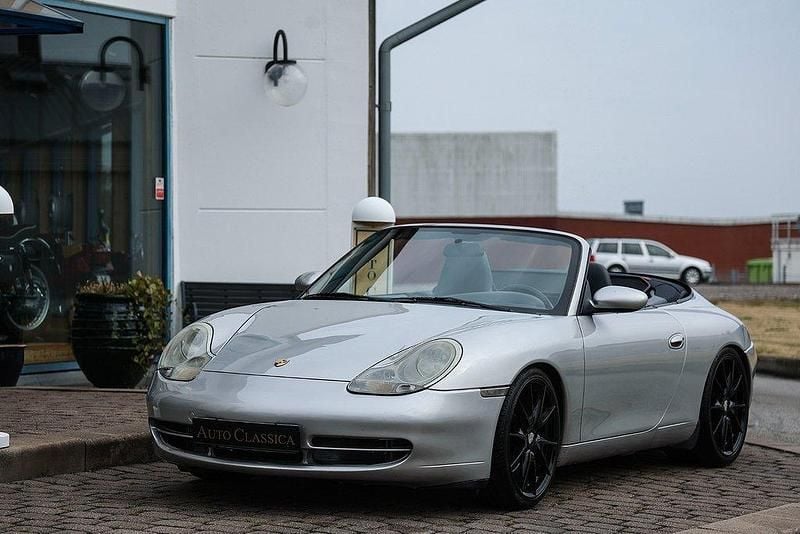 Begagnad Porsche 911 Carrera Cabriolet 320 HK (235 kW) 2000 Mörkblå metallic Cab