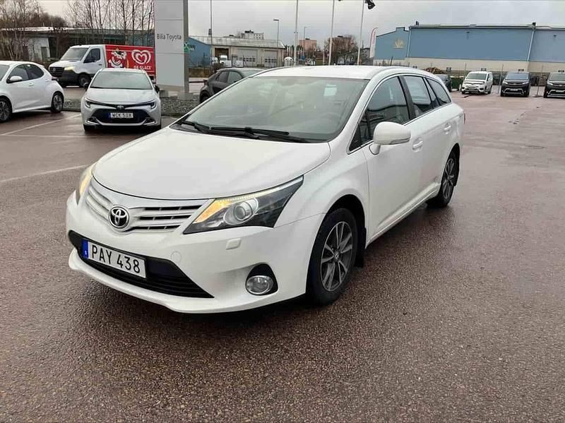 Vit Begagnad 2014 Toyota Avensis Kombi | 149 900 kr - Bild 1/1