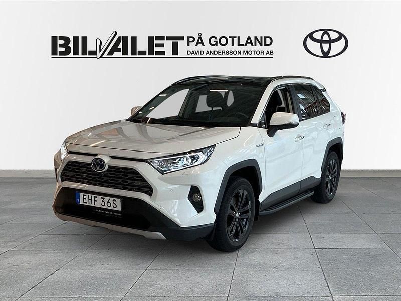 Vit Begagnad 2021 Toyota RAV4 Hybrid SUV | 399 000 kr (Marknadspris) - Bild 1/4