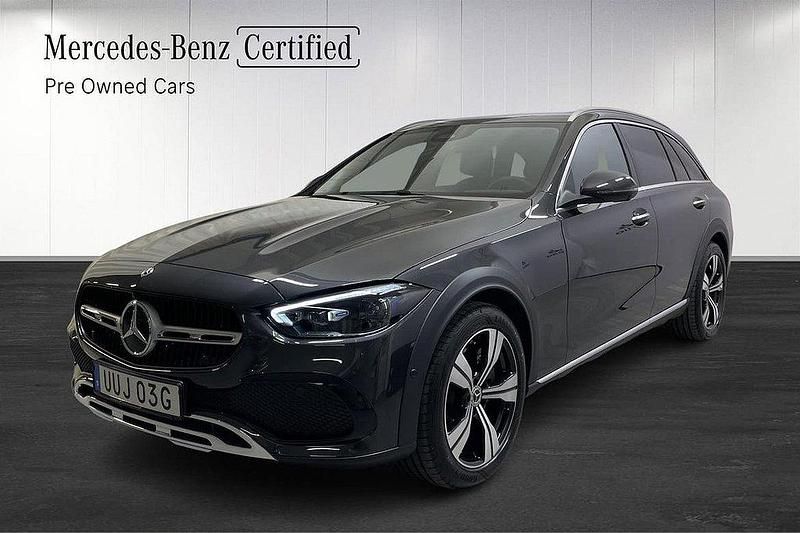 Grå Begagnad 2024 Mercedes C220 Premium SUV | 539 900 kr (Marknadspris) - Bild 1/4