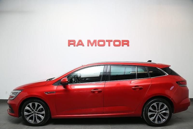 Begagnad Renault Mégane GrandTour 140 HK (102 kW) 2023 Röd Kombi