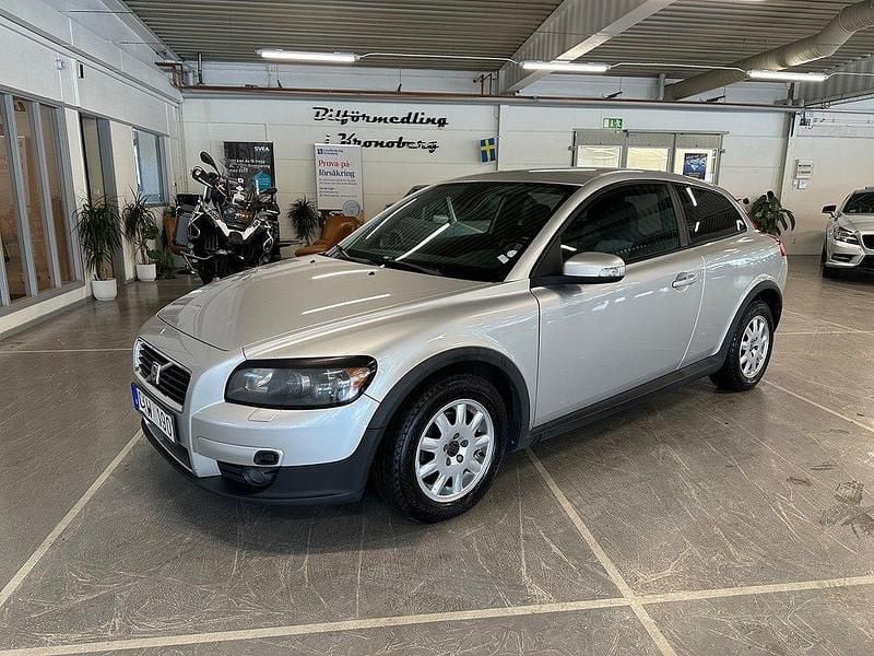 Ljusgrå Begagnad 2007 Volvo C30 Momentum Halvkombi | 44 900 kr (Marknadspris) - Bild 1/4