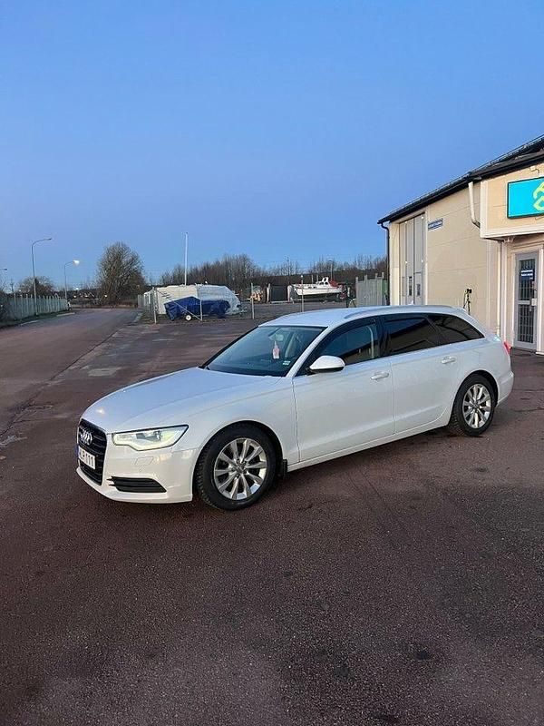 Begagnad Audi A6 Proline 190 HK (139 kW) 2014 Vit Kombi