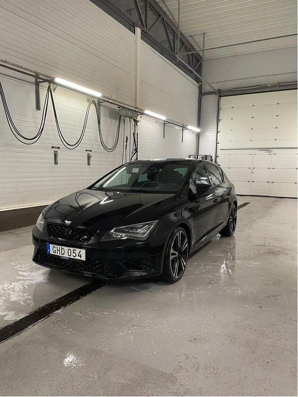 Svart Begagnad 2014 Cupra Leon Halvkombi | 172 500 kr (Dyr) - Bild 1/4