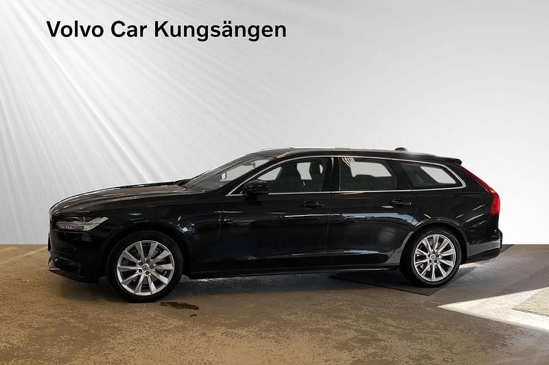 Begagnad Volvo V90 Momentum 192 HK (141 kW) 2019 Blå Kombi