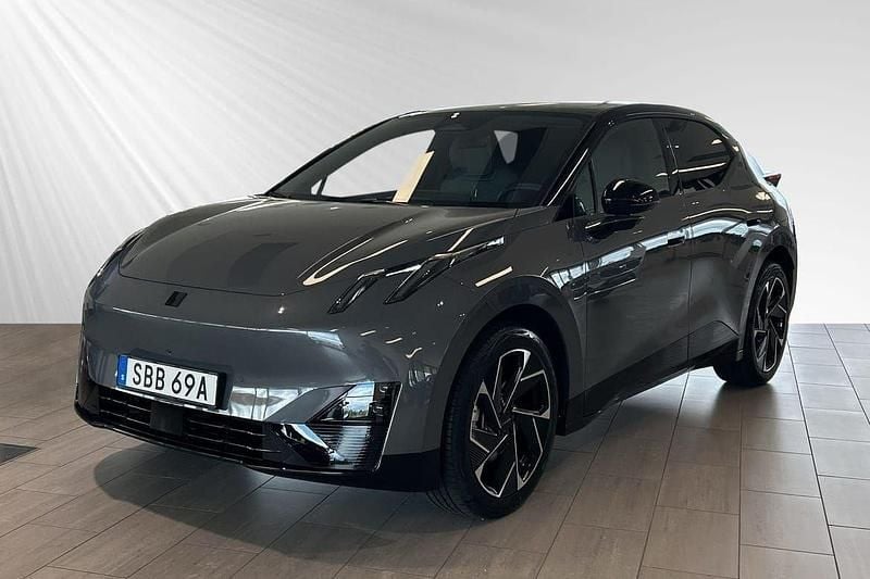 Grå Begagnad 2024 Lynk & Co 02 SUV | 439 900 kr - Bild 1/4
